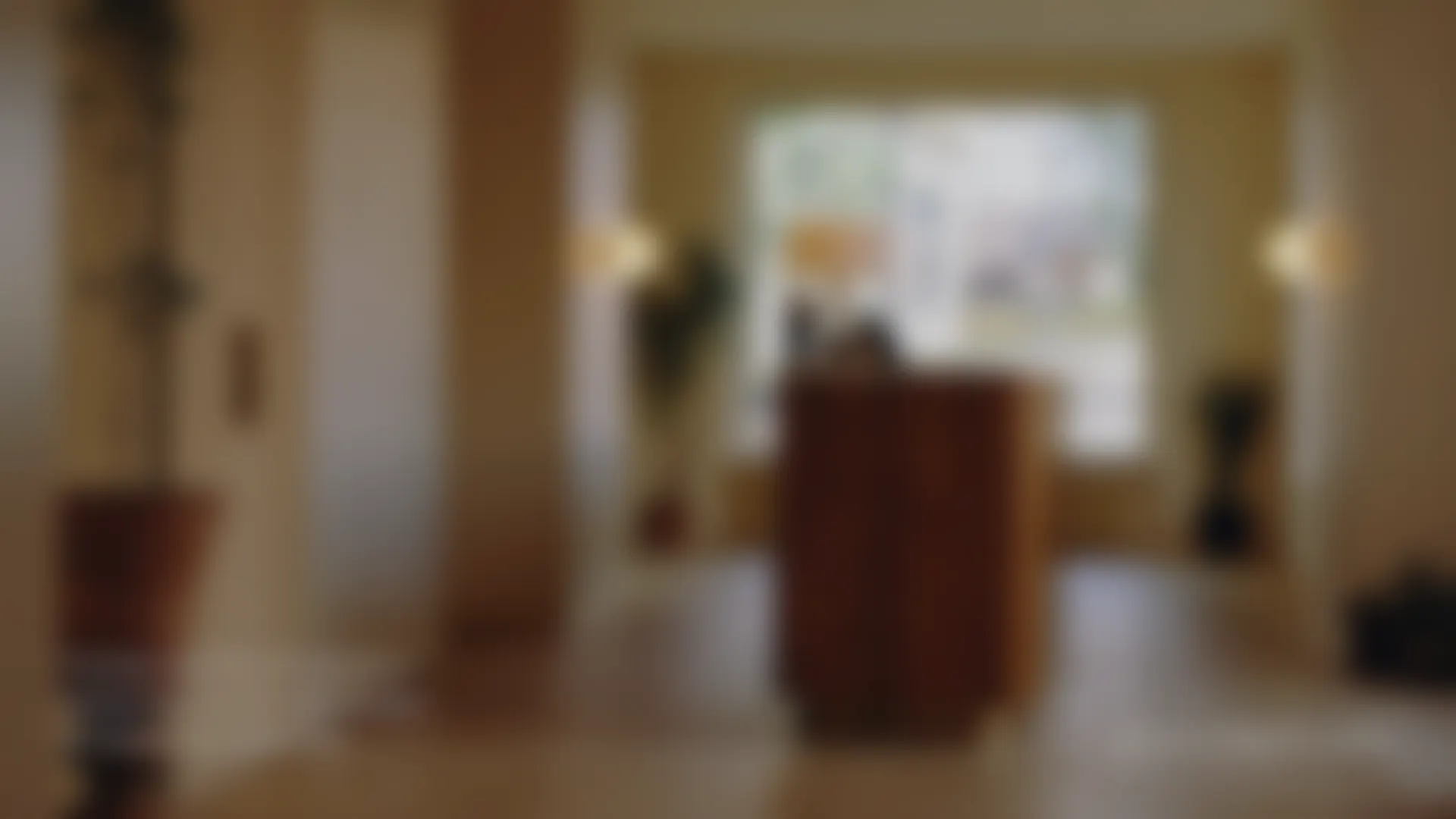 Unscharfe, warme Salon-Lobby als Hintergrund